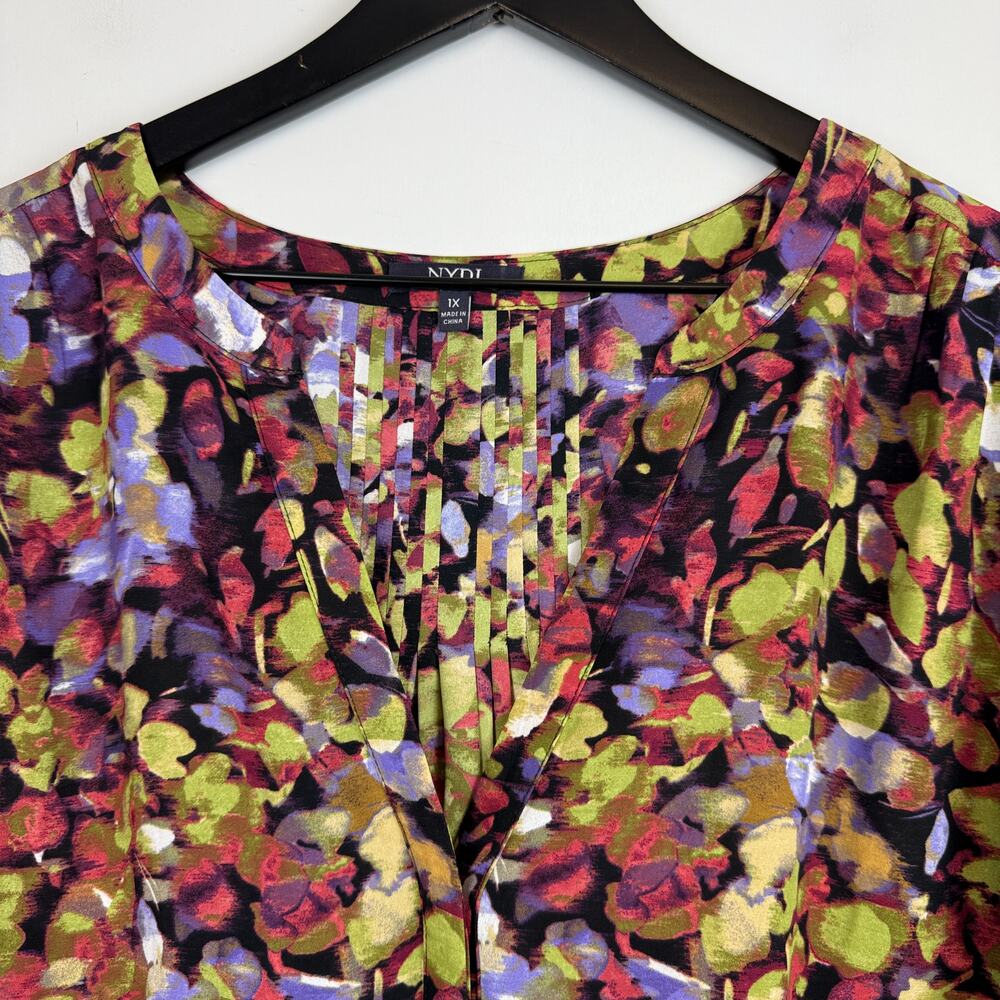 NYDJ Floral Button Down VNeck Blouse 3/4 Purple Green Polyester - Plus Size 1X - Picture 4 of 11